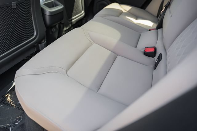 New 2027 Volvo XC60 B5 Plus AWD/4WD image 33