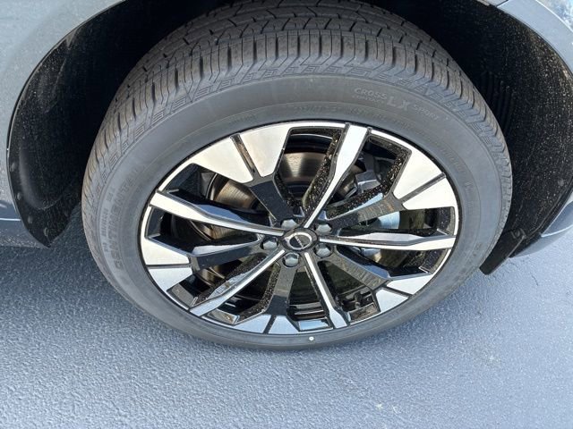 New 2026 Volvo XC60 B5 Plus w/ Protection Package Premier AWD/4WD image 17