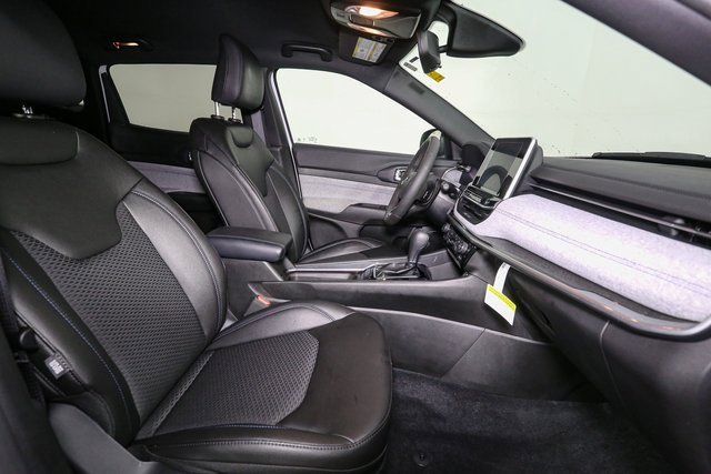 Used 2025 Jeep Compass Latitude image 17