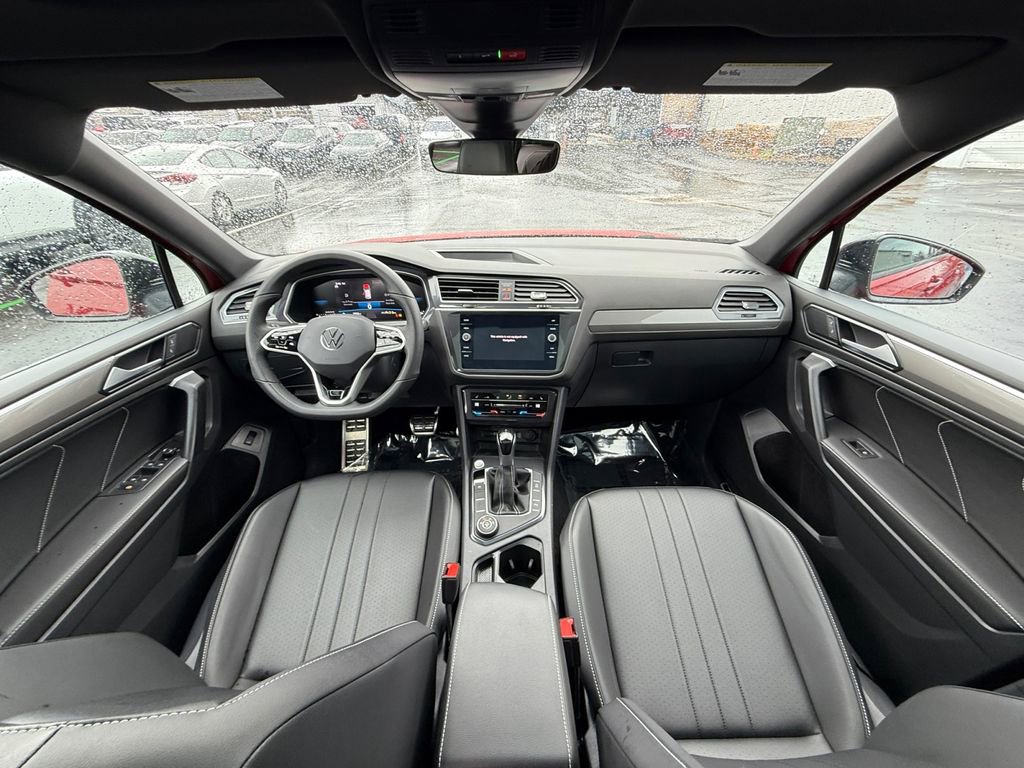 Used 2024 Volkswagen Tiguan SE R-Line image 20