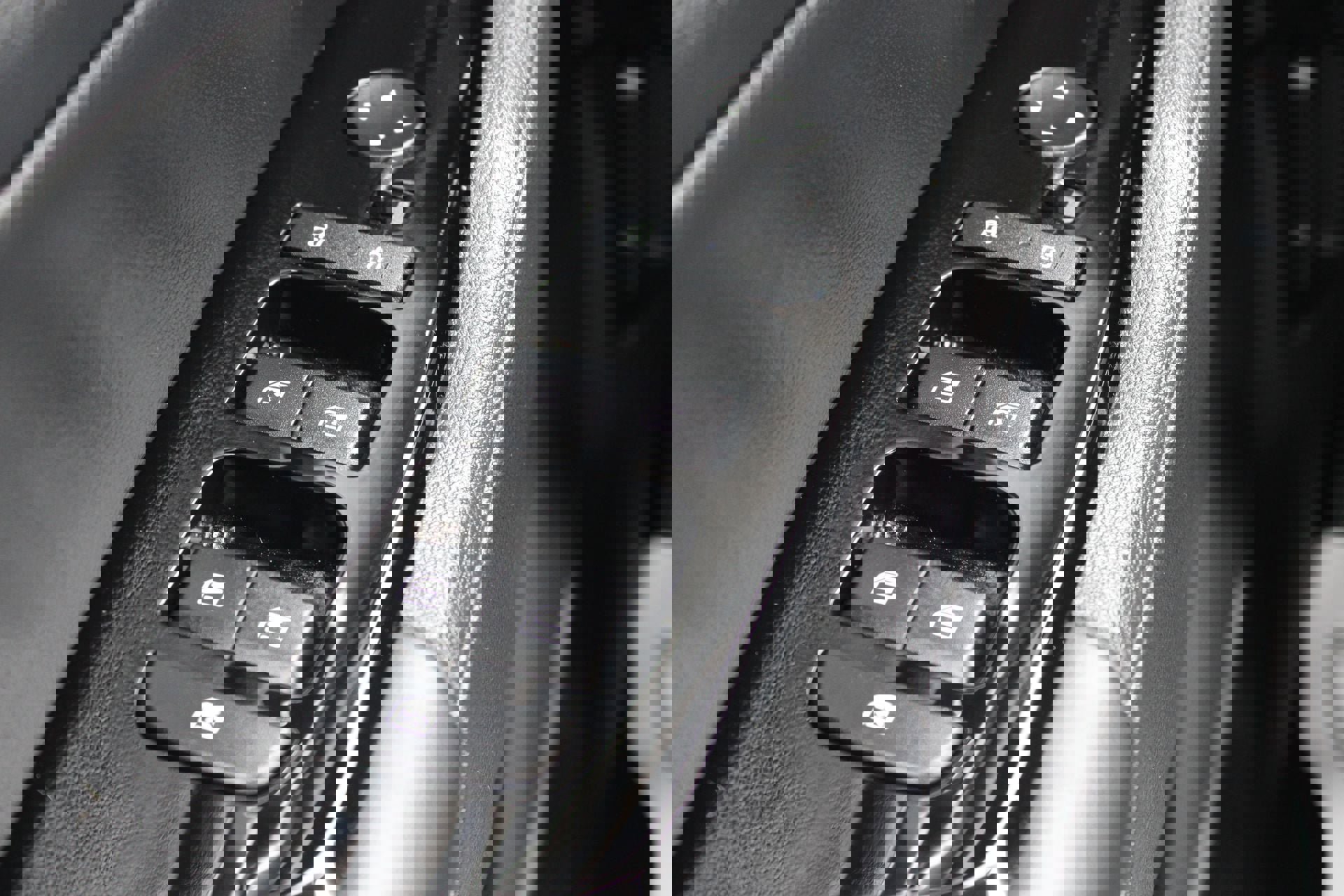 Used 2025 Kia Sportage EX w/ Premium Package image 24