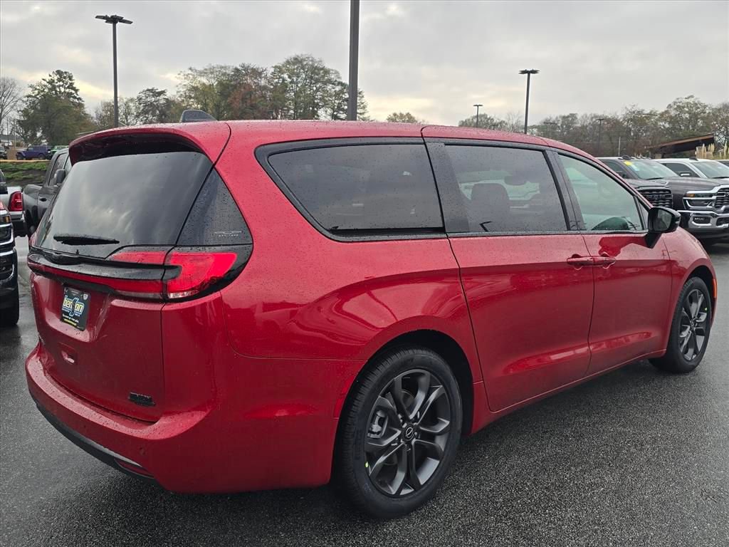 New 2026 Chrysler Pacifica Select FWD image 3