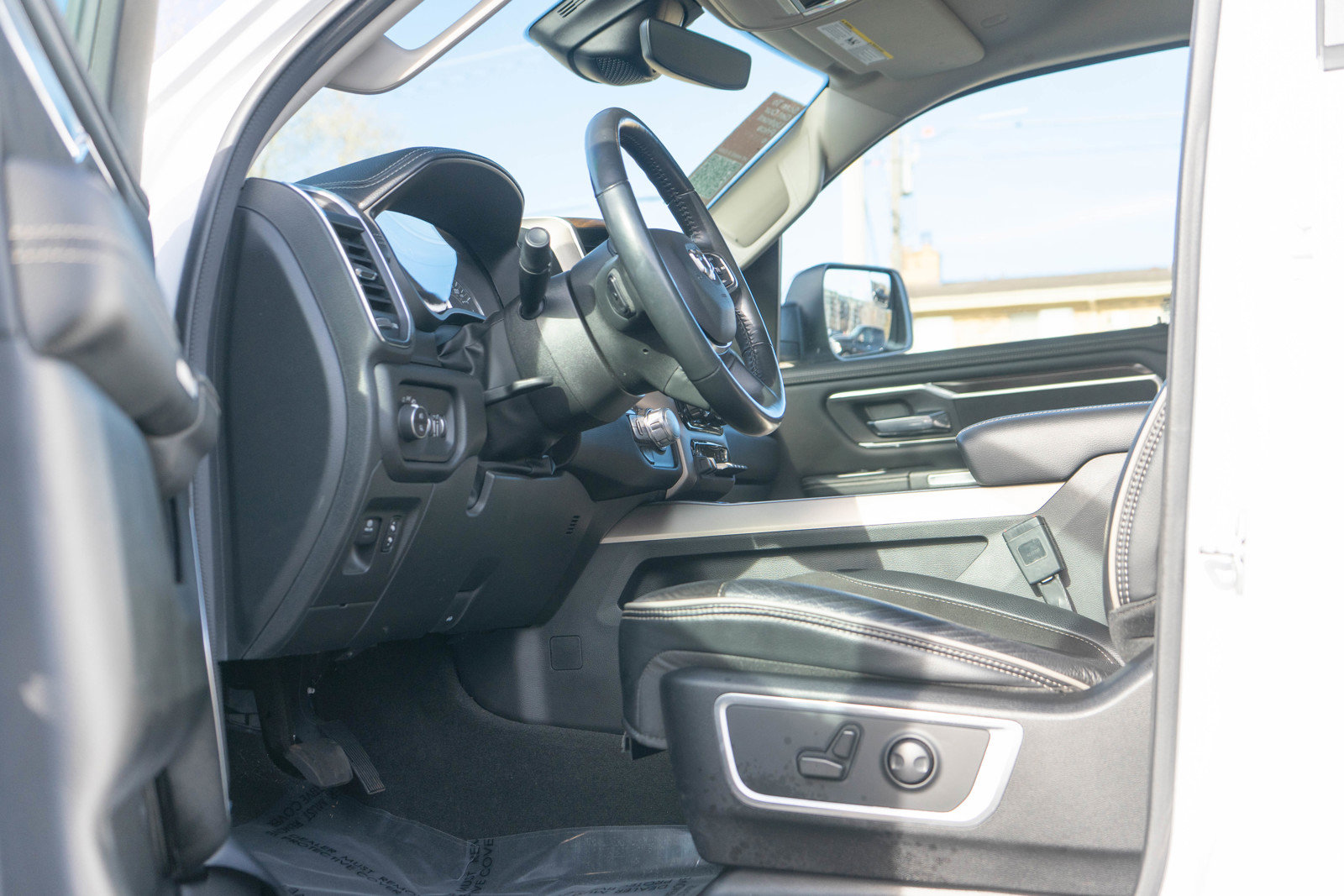 Used 2022 RAM 1500 Laramie image 12