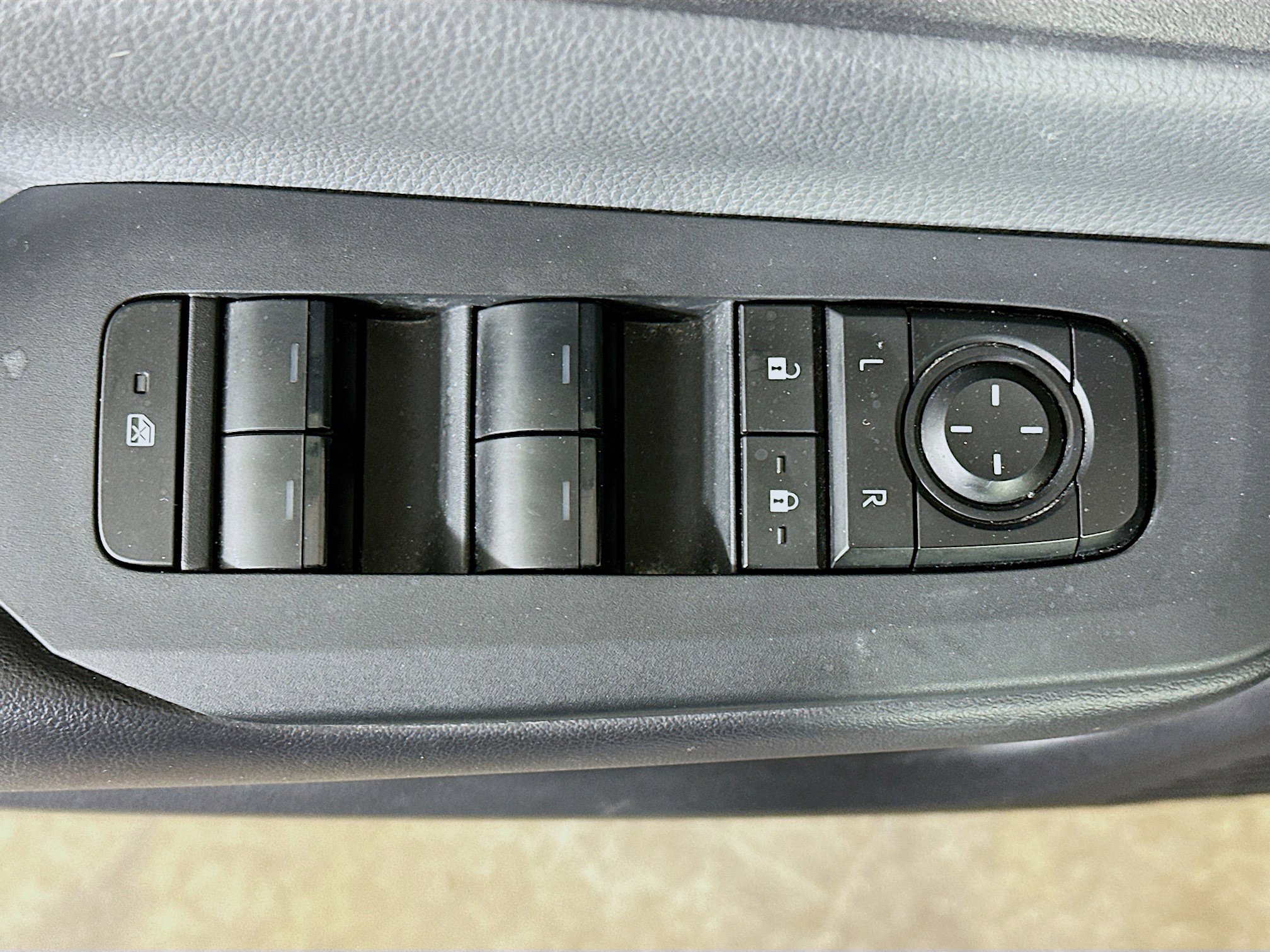 Used 2024 Toyota Prius LE image 15