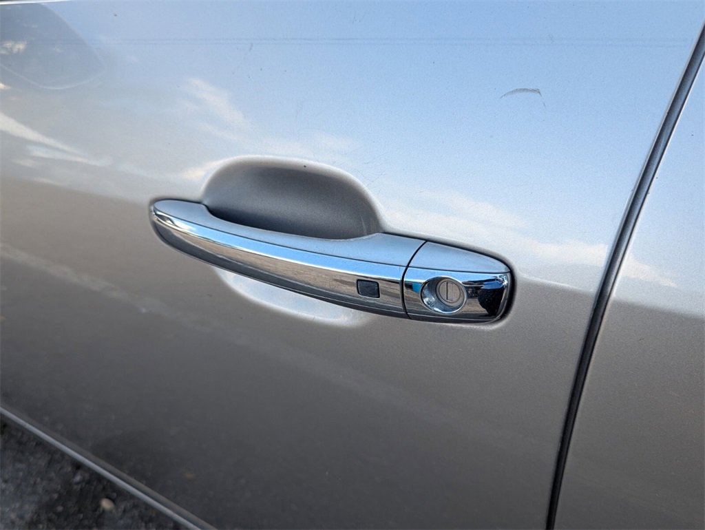 Used 2010 Hyundai Genesis 4.6 w/ Technology Pkg 5 image 18