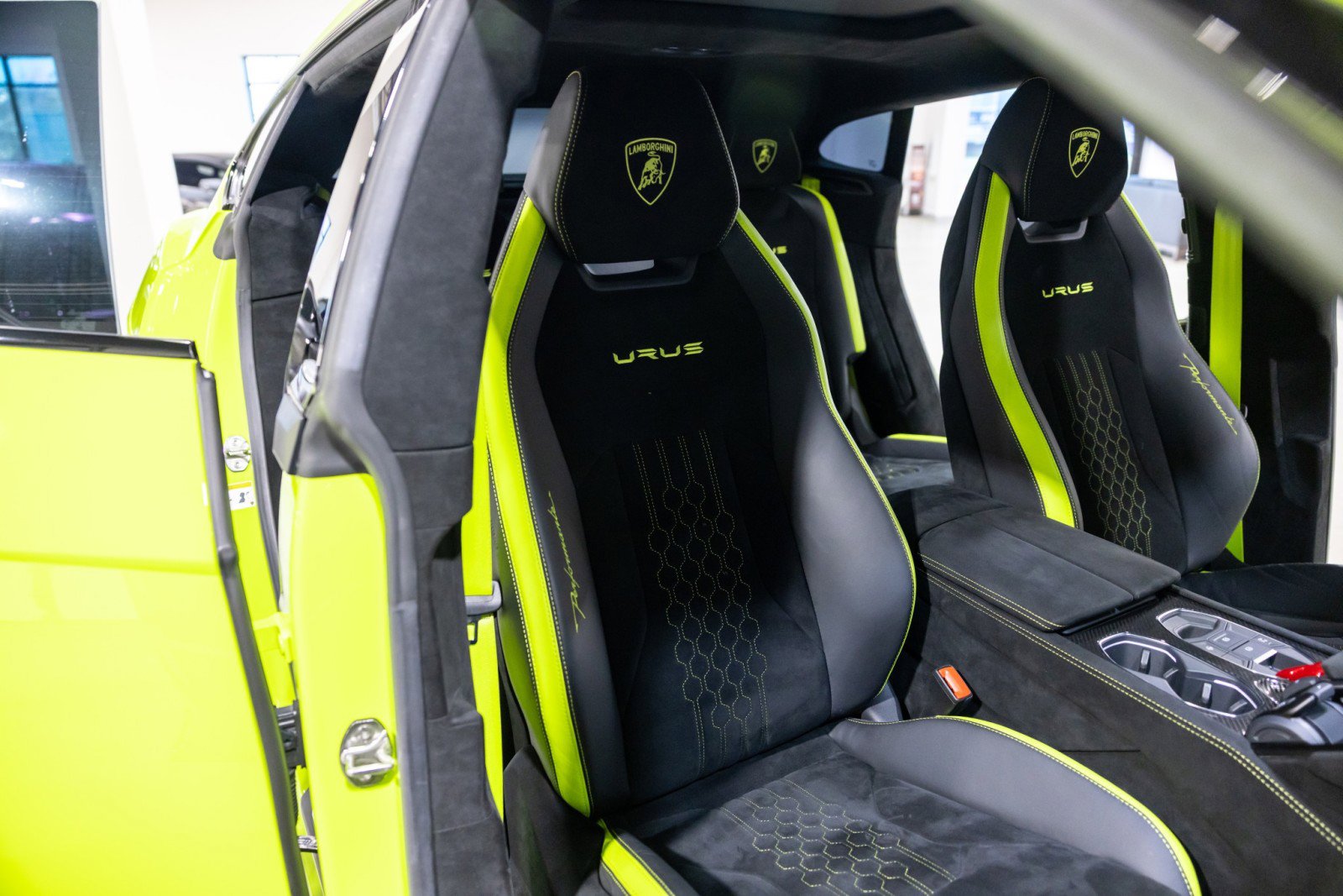 Used 2024 Lamborghini Urus Performante image 31