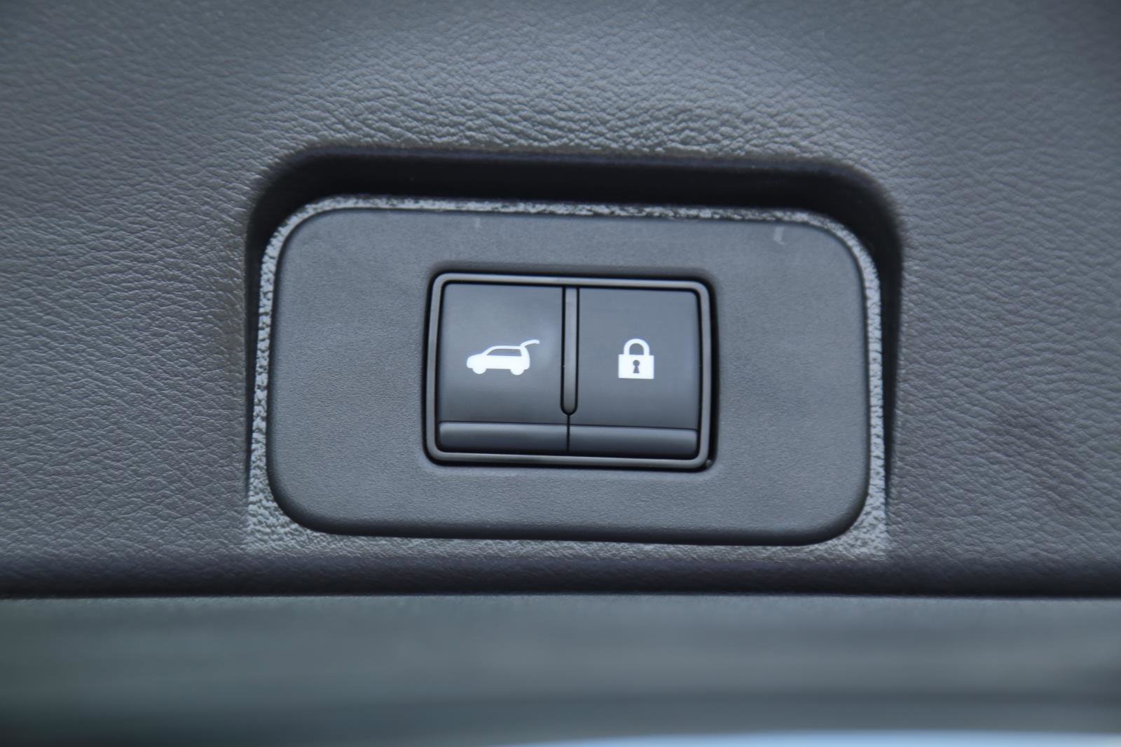 Used 2023 Nissan Rogue SL w/ SL Premium Package image 34