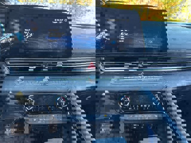 Certified 2023 Hyundai Elantra Limited w/ Preferred Accessory Package image 23