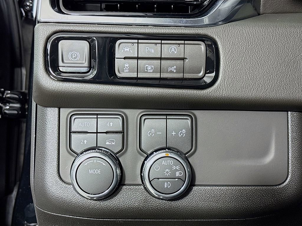 New 2026 GMC Yukon Denali w/ Sun & Power Step Package image 10