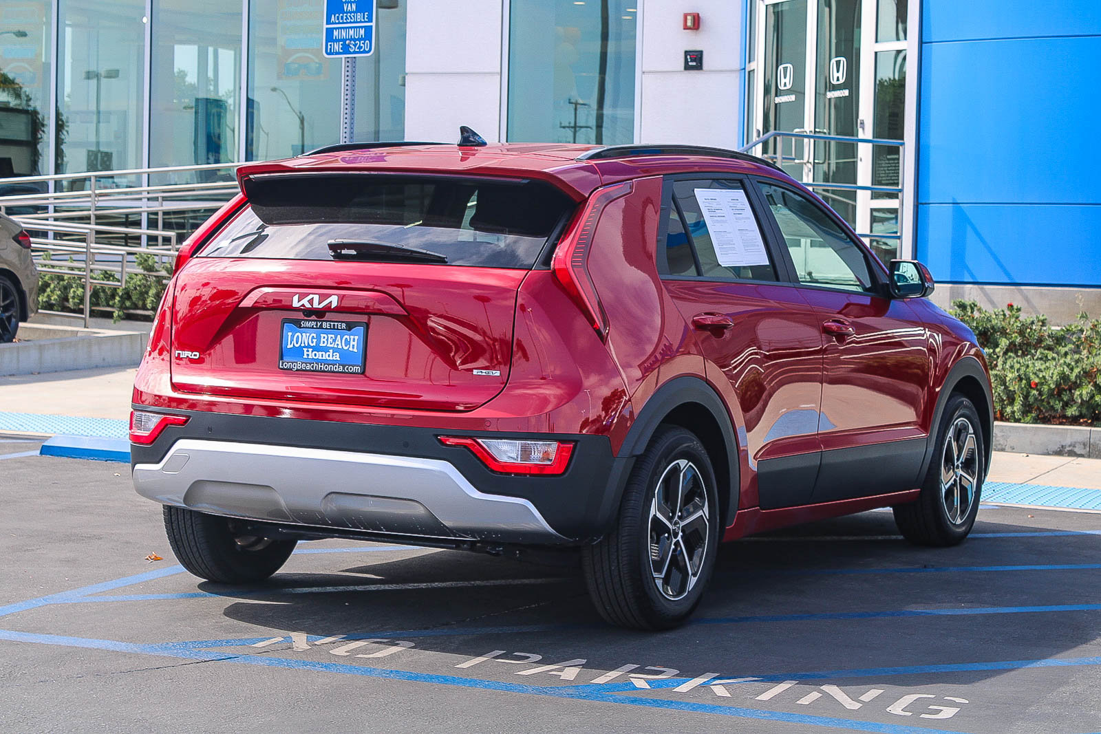 Used 2025 Kia Niro LX FWD image 7