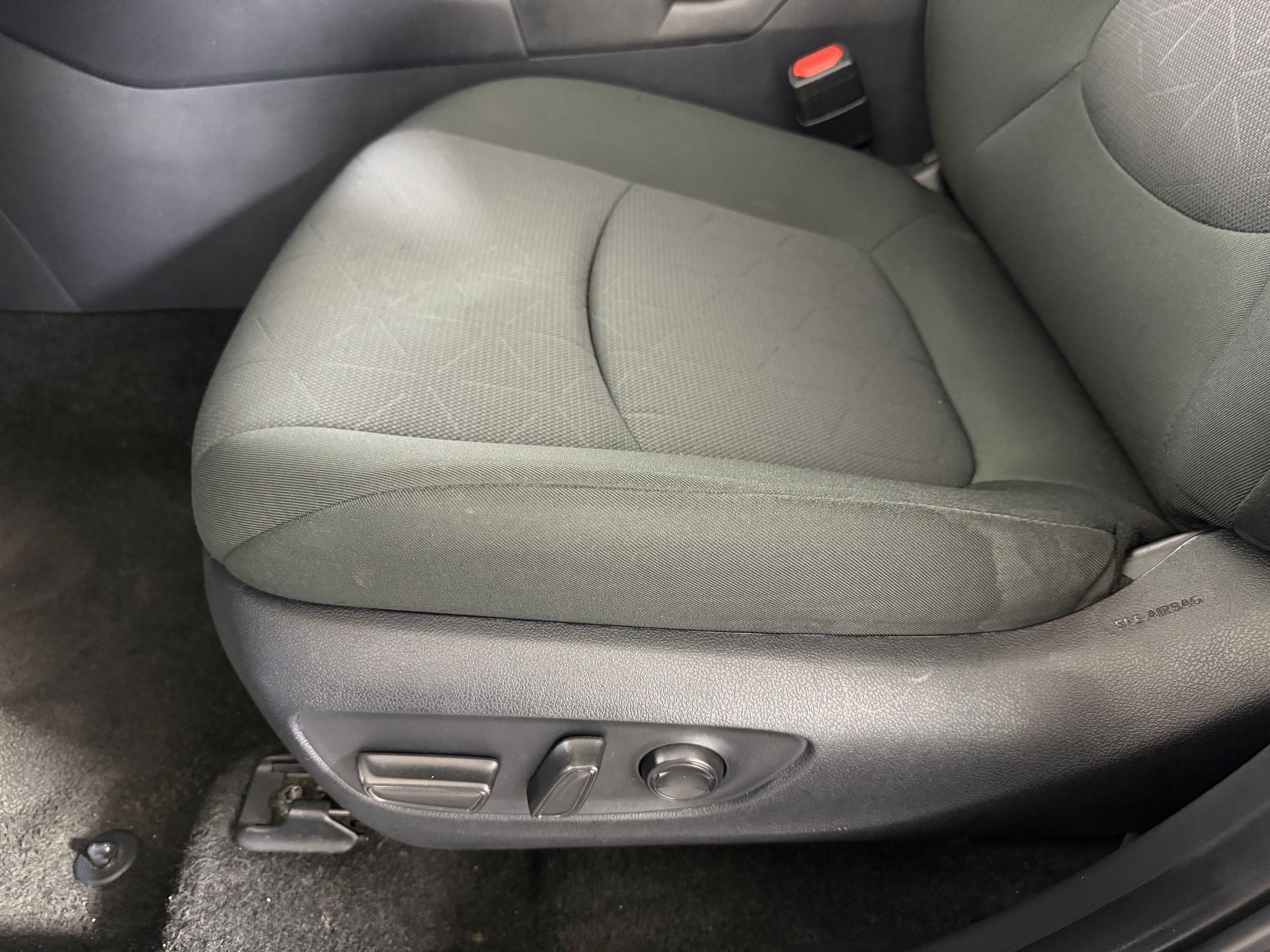 Used 2025 Toyota RAV4 XLE AWD/4WD image 11