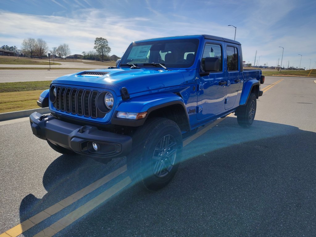 New 2026 Jeep Gladiator Sport AWD/4WD image 3
