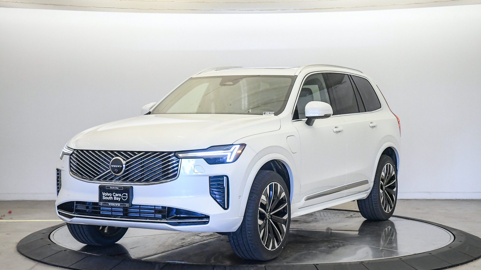 New 2026 Volvo XC90 T8 Plus w/ Protection Package