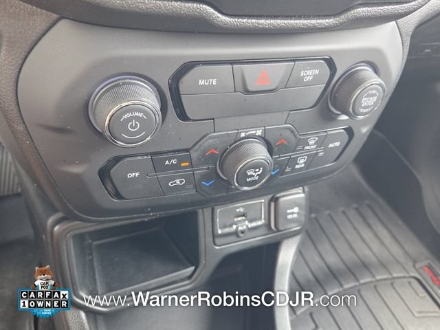 Used 2018 Jeep Renegade Latitude FWD image 22