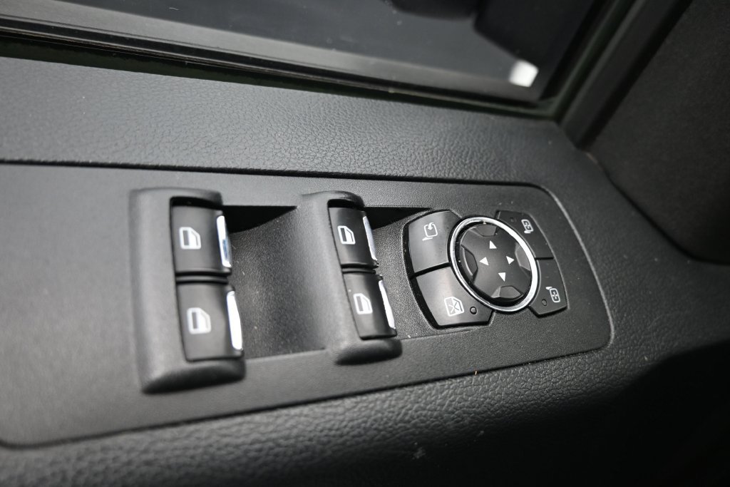 Used 2016 Ford F150 Lariat w/ Equipment Group 502A Luxury AWD/4WD image 12