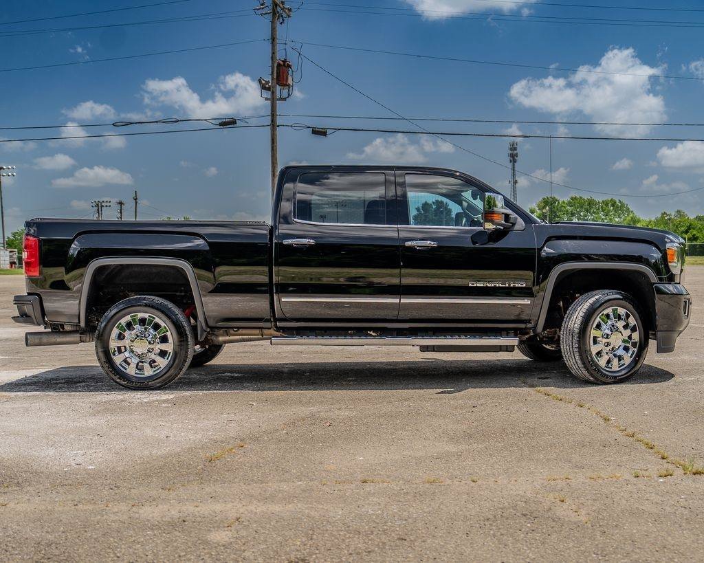Used 2016 GMC Sierra 2500 Denali w/ Duramax Plus Package AWD/4WD image 2
