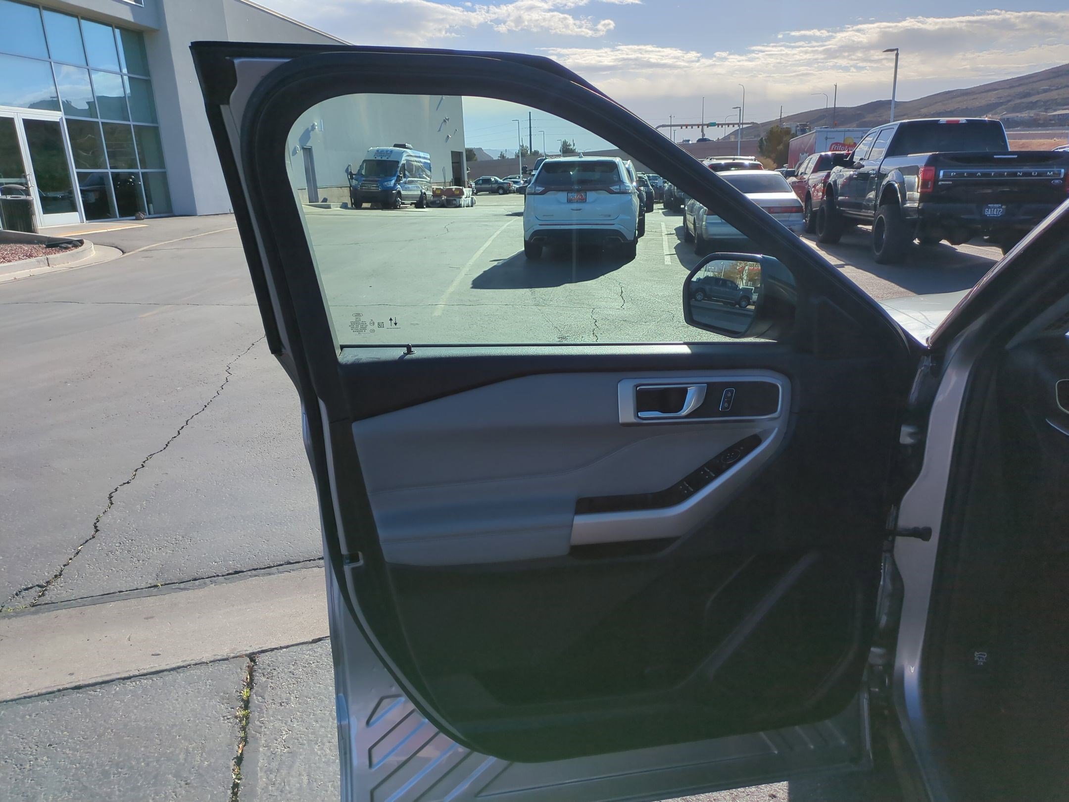 Used 2022 Ford Explorer XLT w/ Equipment Group 202A image 12