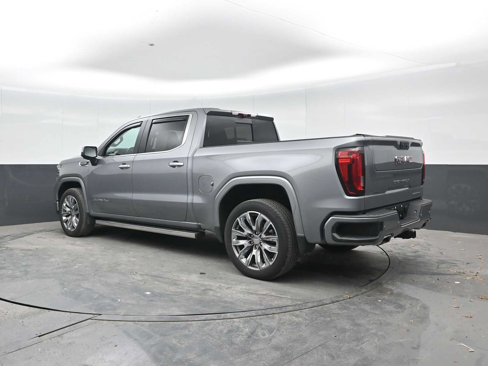 Used 2025 GMC Sierra 1500 Denali w/ Denali Reserve Package AWD/4WD image 2