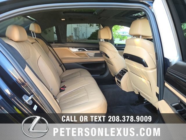 Used 2018 BMW 750i RWD image 21