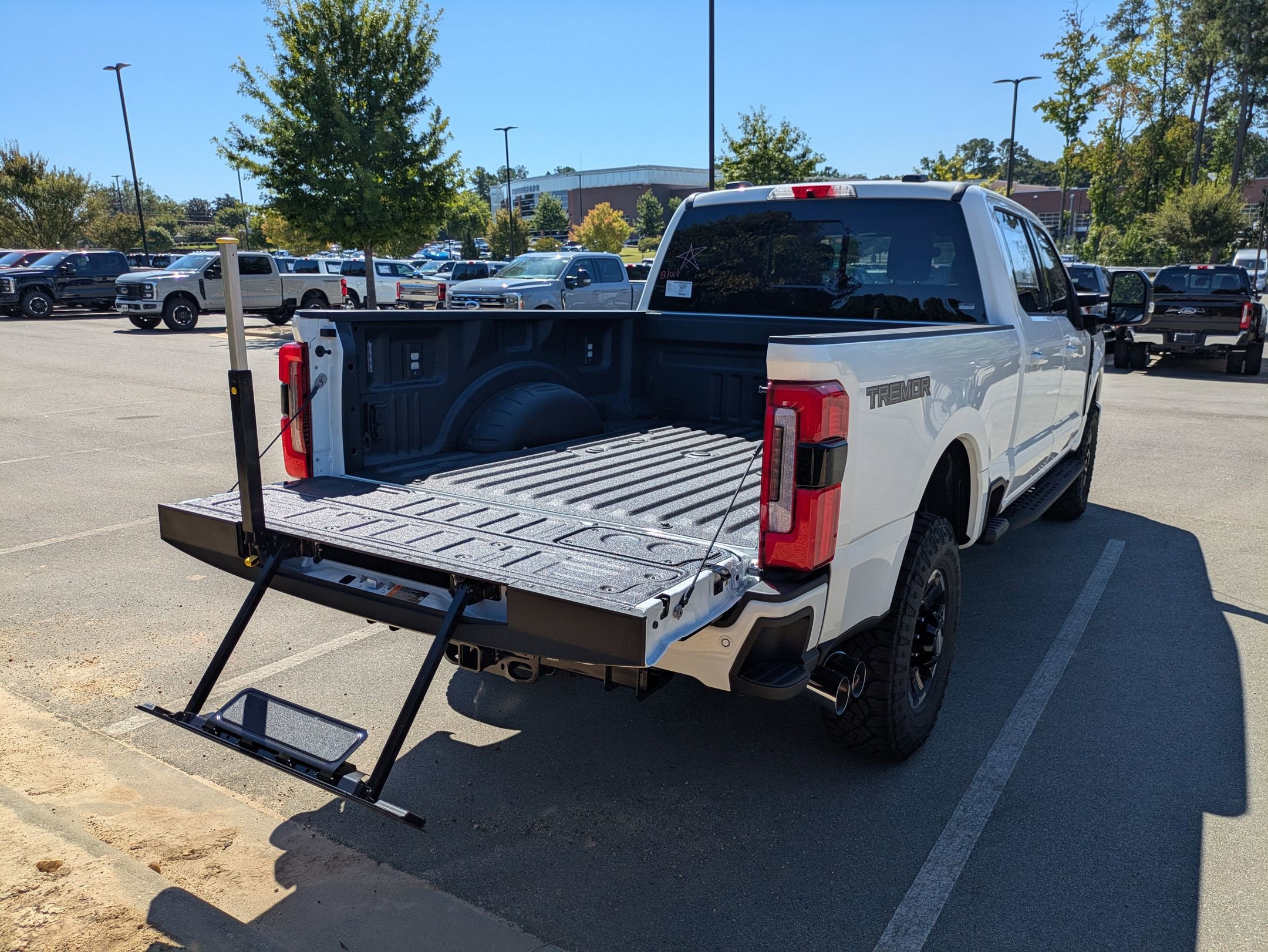 New 2026 Ford F250 Platinum w/ Tremor Off-Road Package image 38