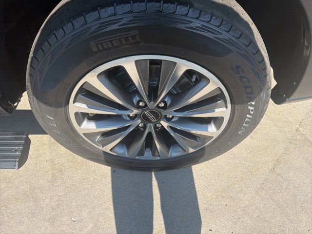 Used 2016 Lincoln Navigator Select AWD/4WD image 9