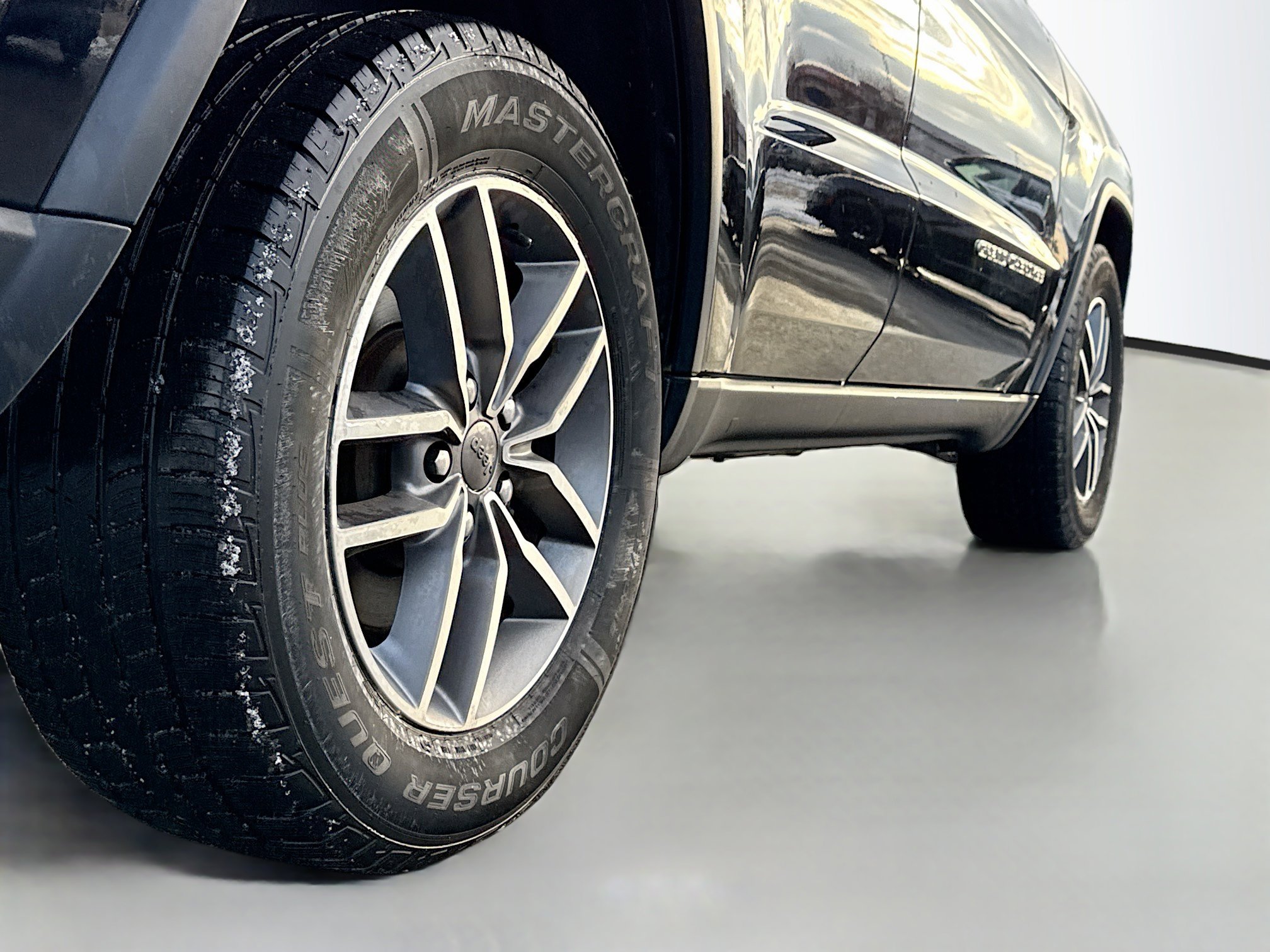 Used 2021 Jeep Grand Cherokee Limited image 15