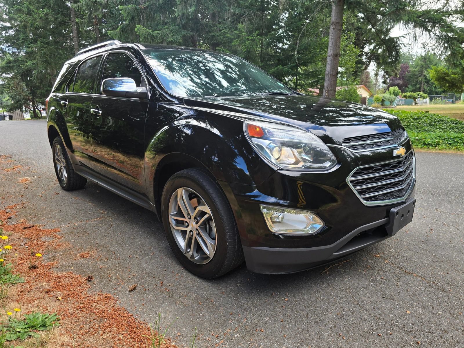 Used 2017 Chevrolet Equinox Premier w/ Enhanced Convenience Package AWD/4WD image 8