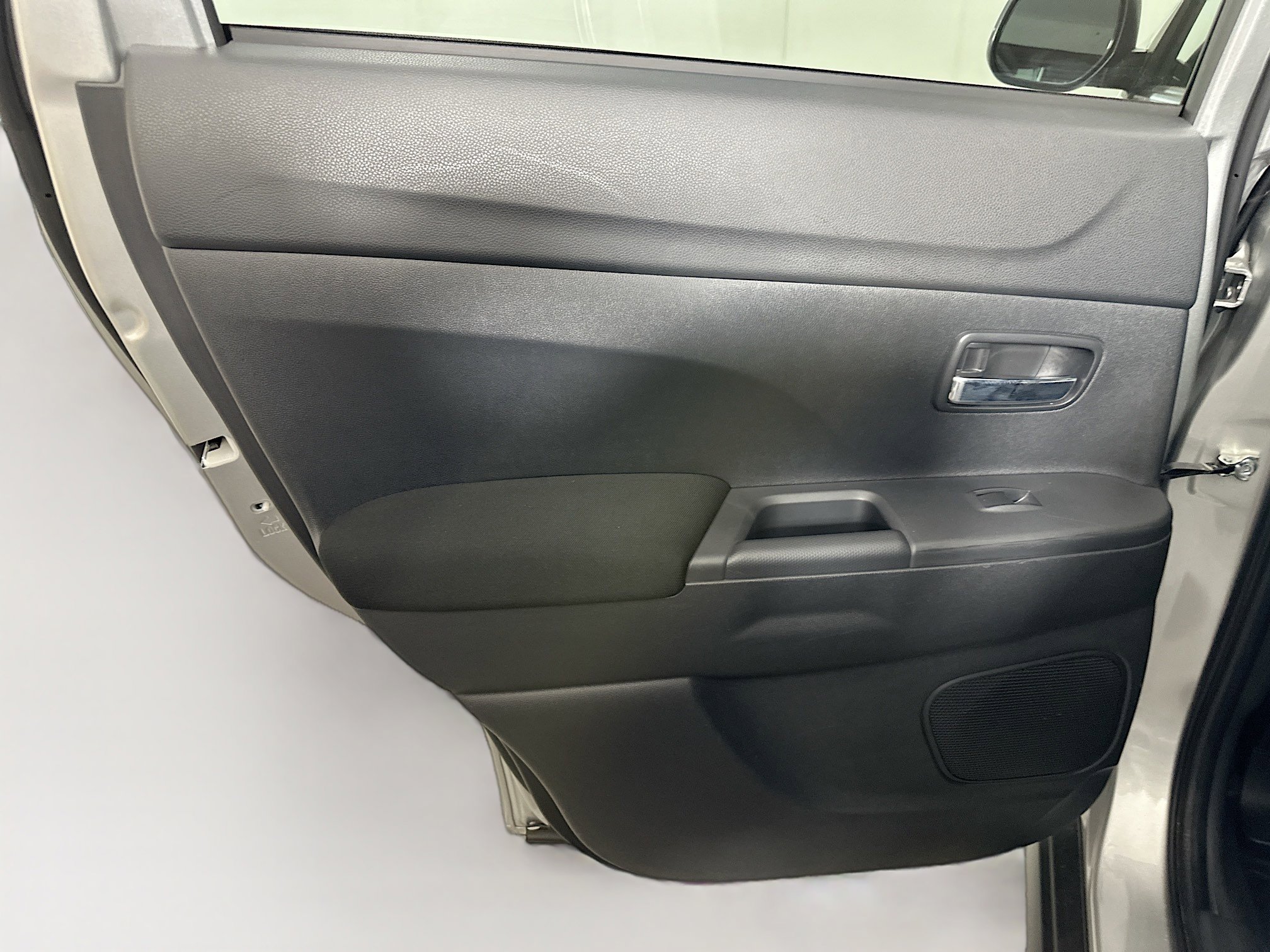 Used 2025 Mitsubishi Outlander Sport LE AWD/4WD image 23