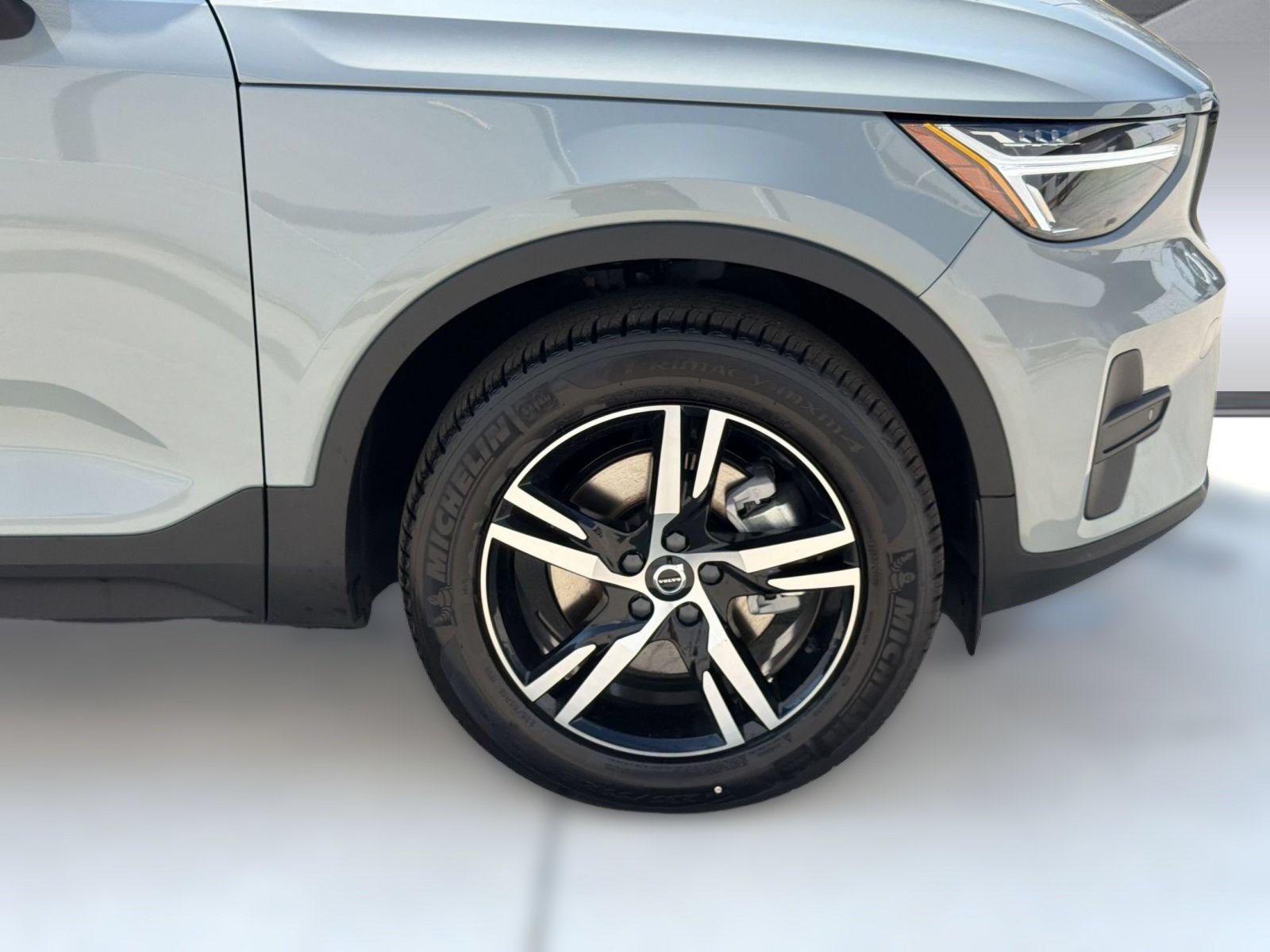 New 2026 Volvo XC40 B5 Core w/ Climate Package AWD/4WD image 12