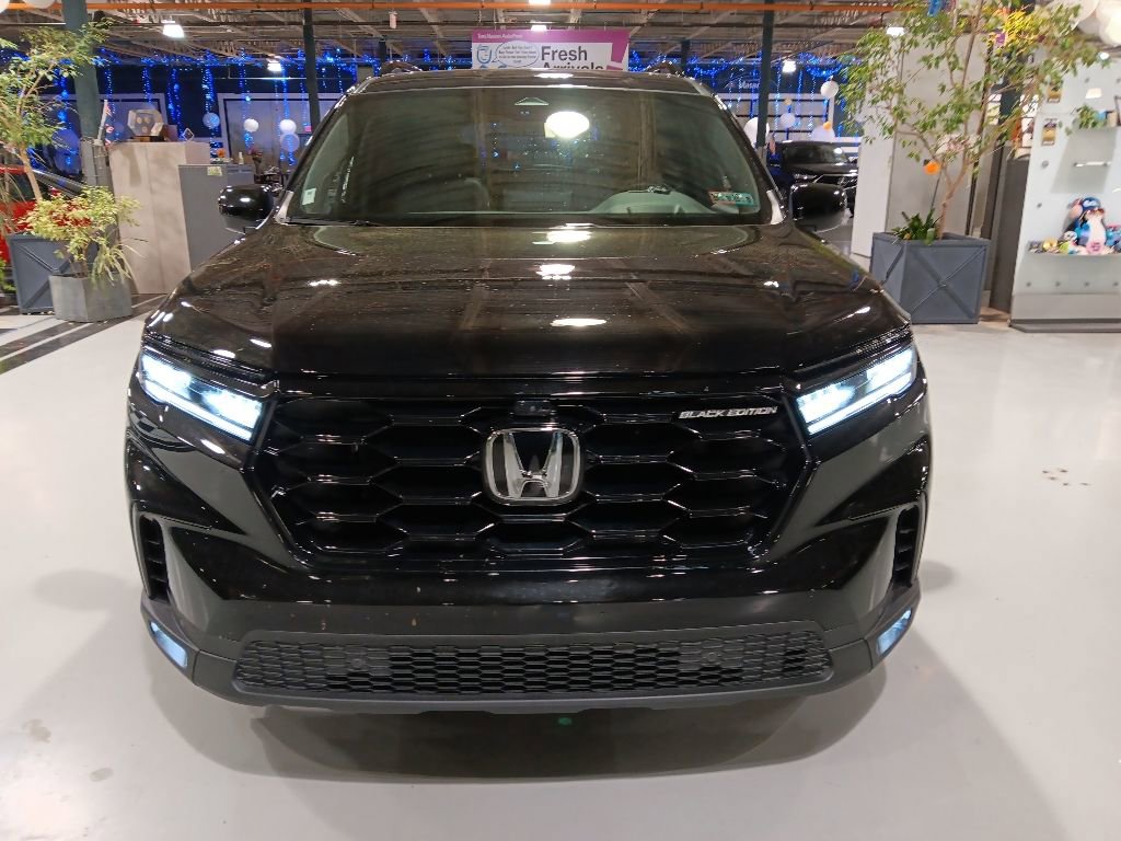 Used 2025 Honda Pilot Black Edition image 3