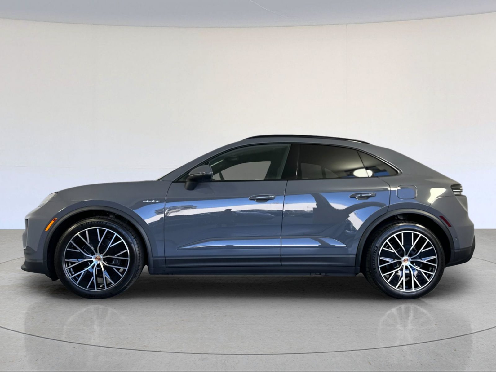 New 2026 Porsche Macan 4 Electric AWD/4WD image 2