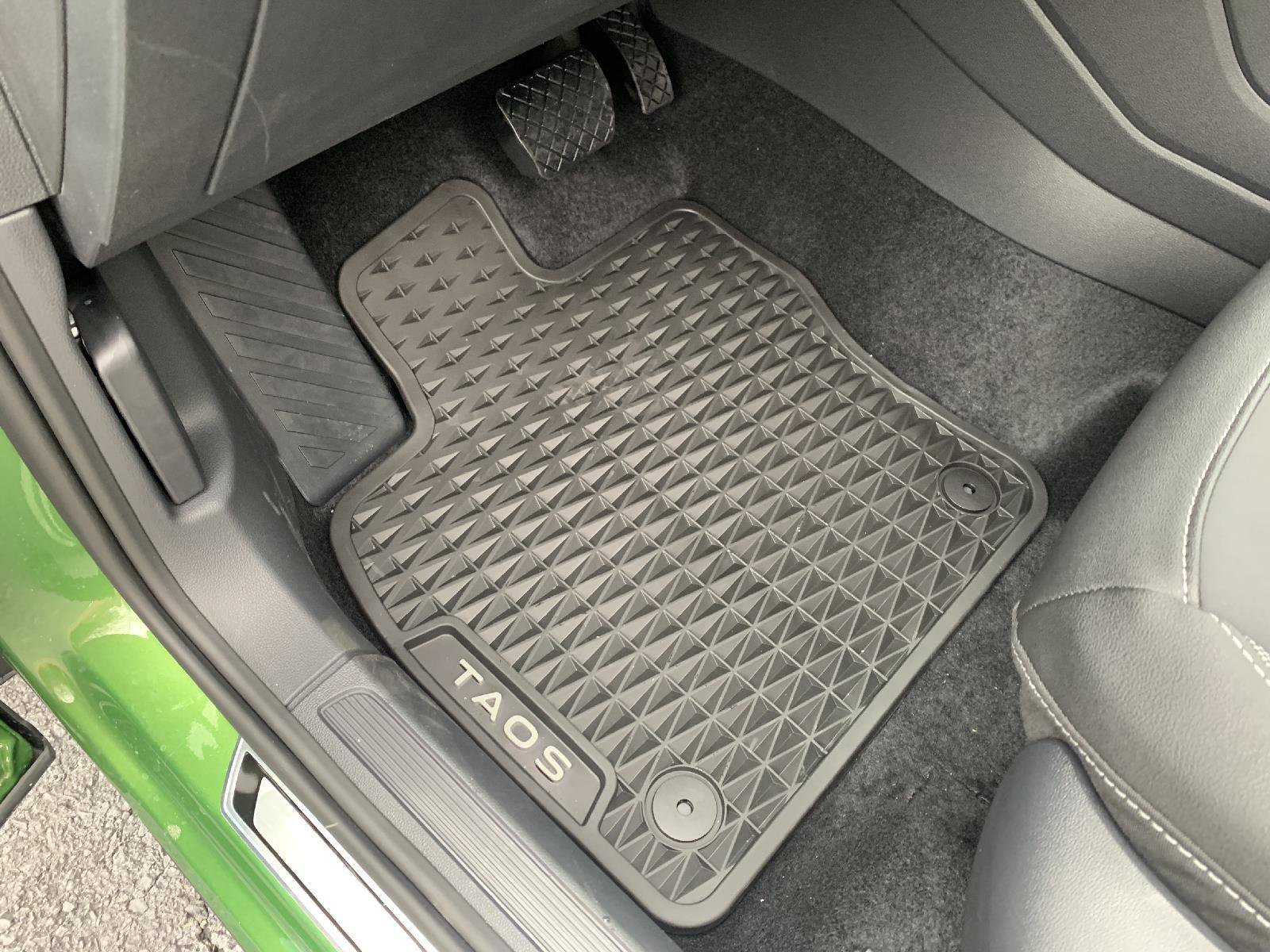 Used 2025 Volkswagen Taos SE w/ Taos Adventure Package (SXB) image 18