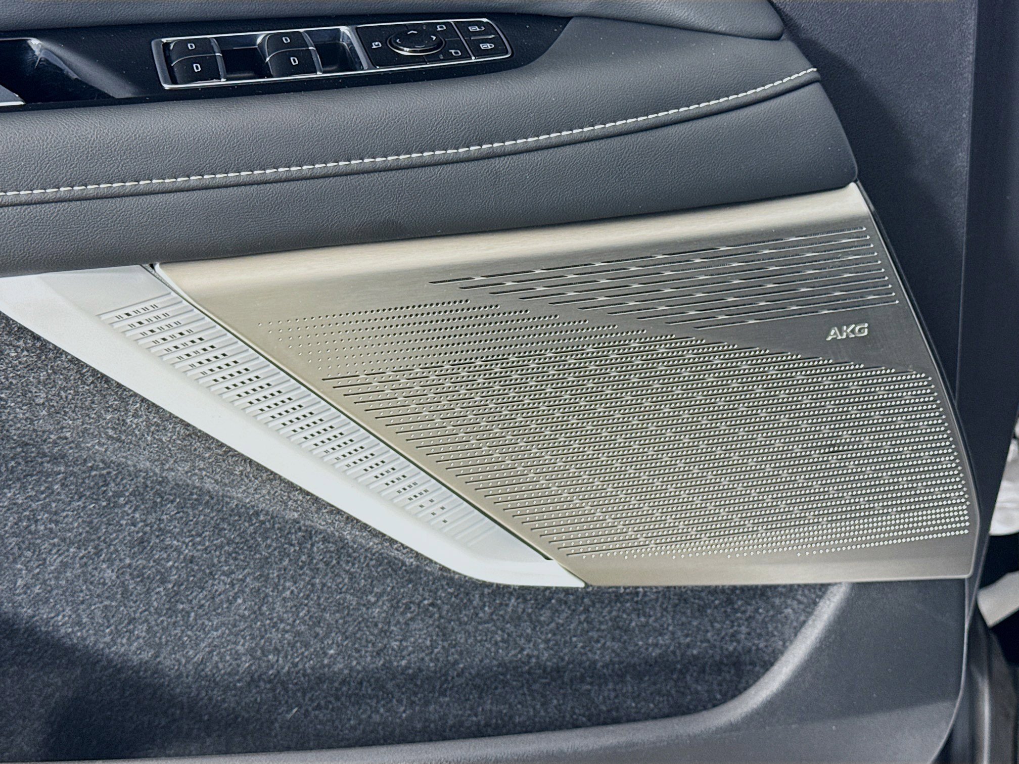 Used 2025 Cadillac Optiq Sport 1 AWD/4WD image 19