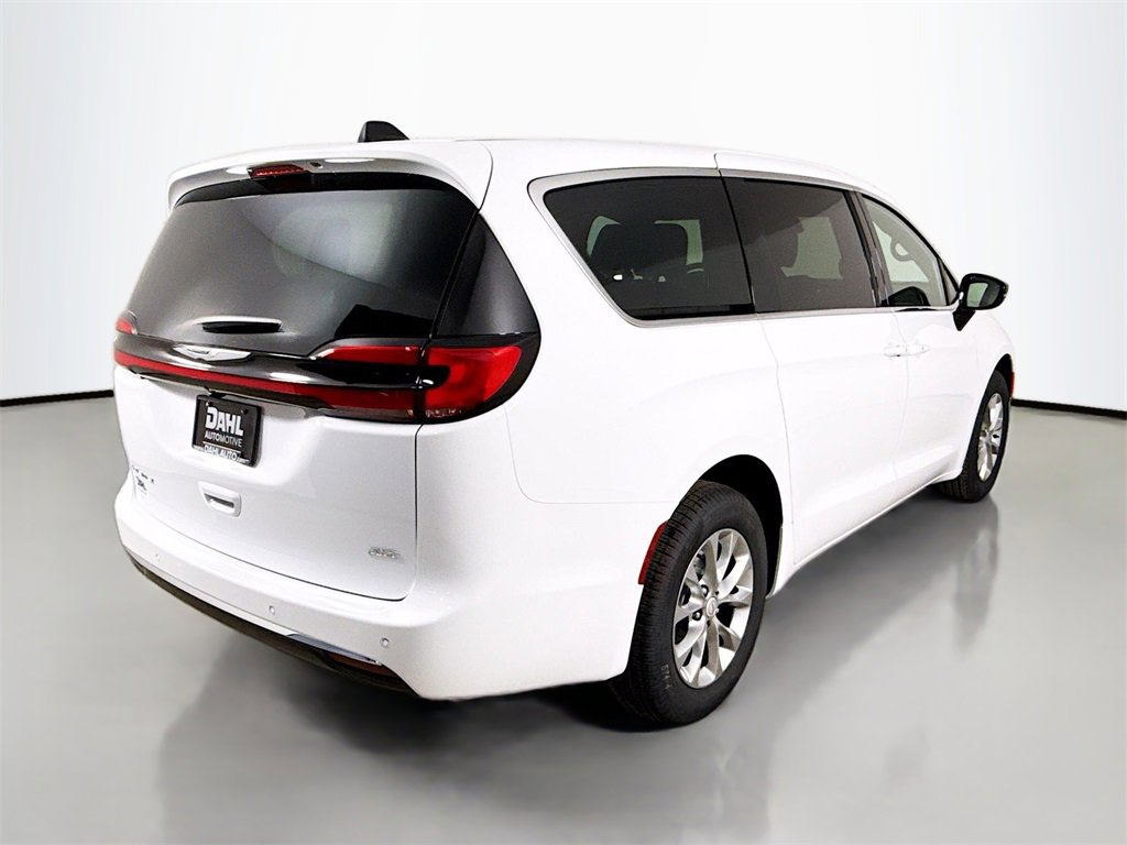 New 2026 Chrysler Pacifica Select image 7