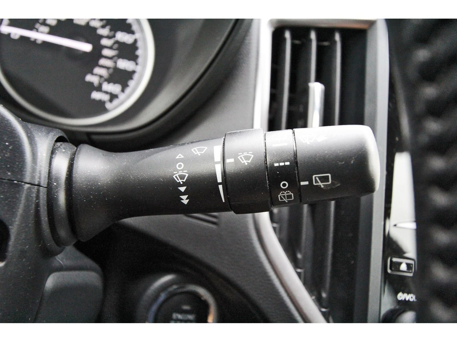Used 2023 Subaru Forester Premium AWD/4WD image 17
