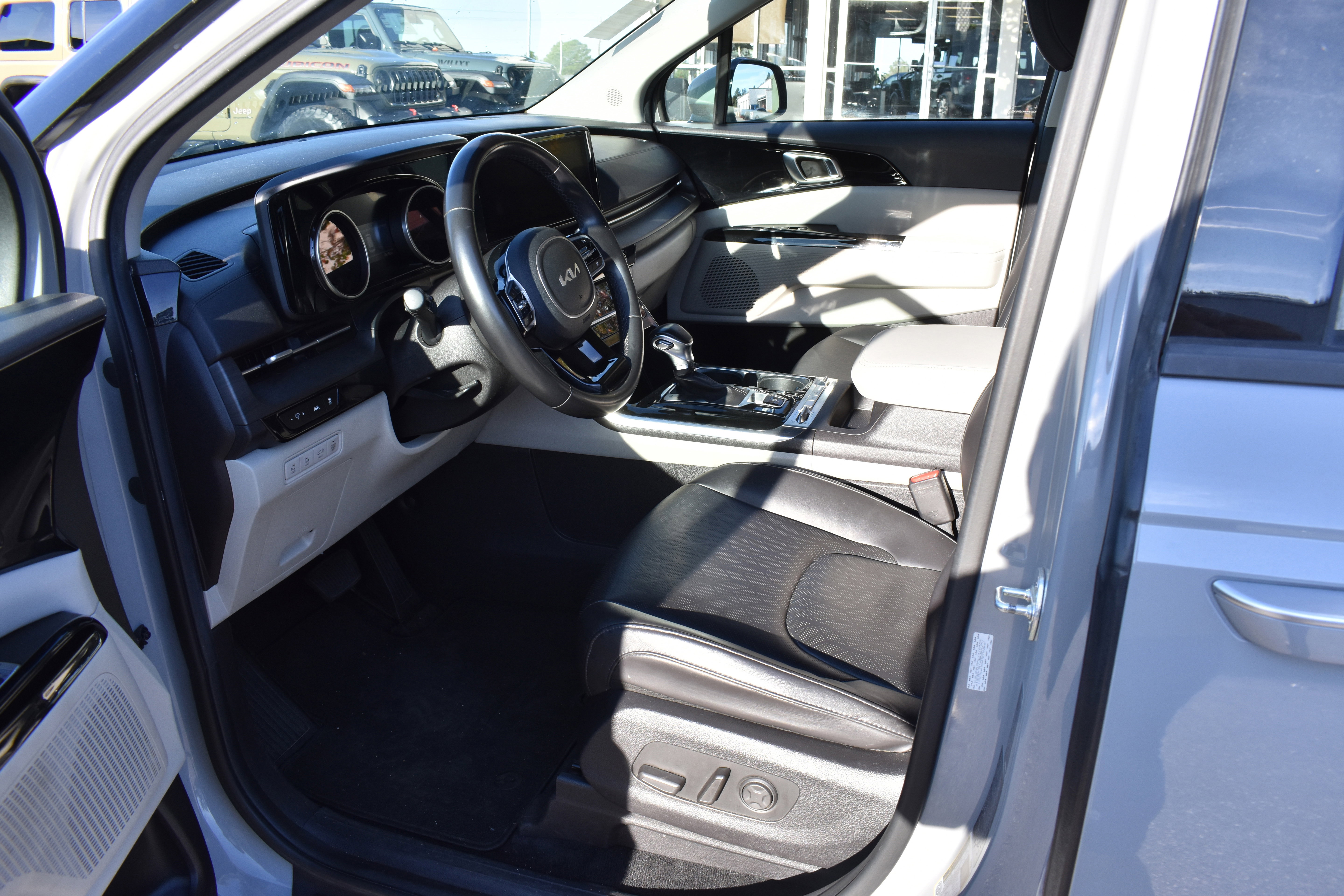 Used 2022 Kia Carnival SX image 12
