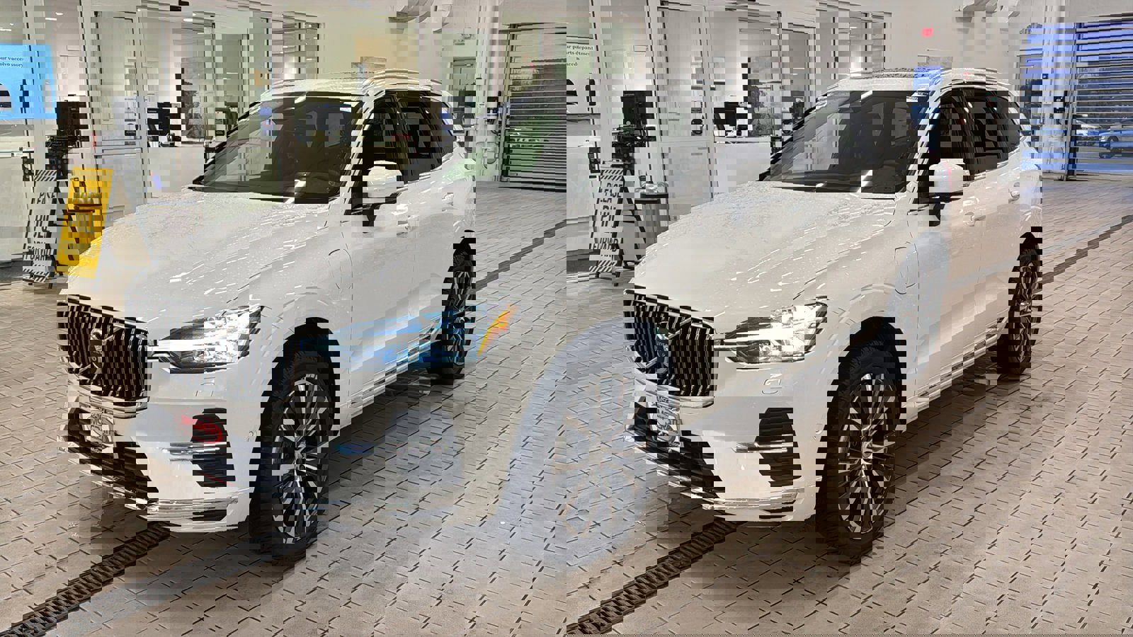 Used 2022 Volvo XC60 T8 Inscription Expression w/ Advanced Package image 9