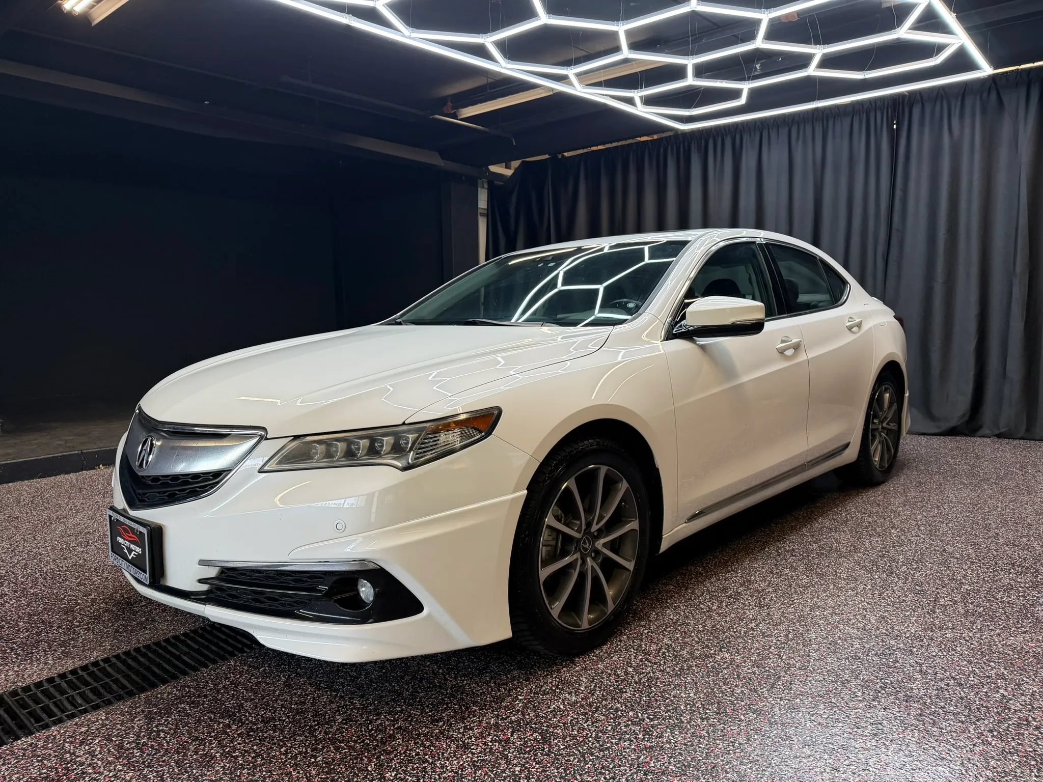Used 2017 Acura TLX V6 SH-AWD w/ Advance Package image 3