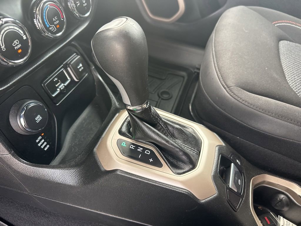 Used 2016 Jeep Renegade 75th Anniversary AWD/4WD image 30