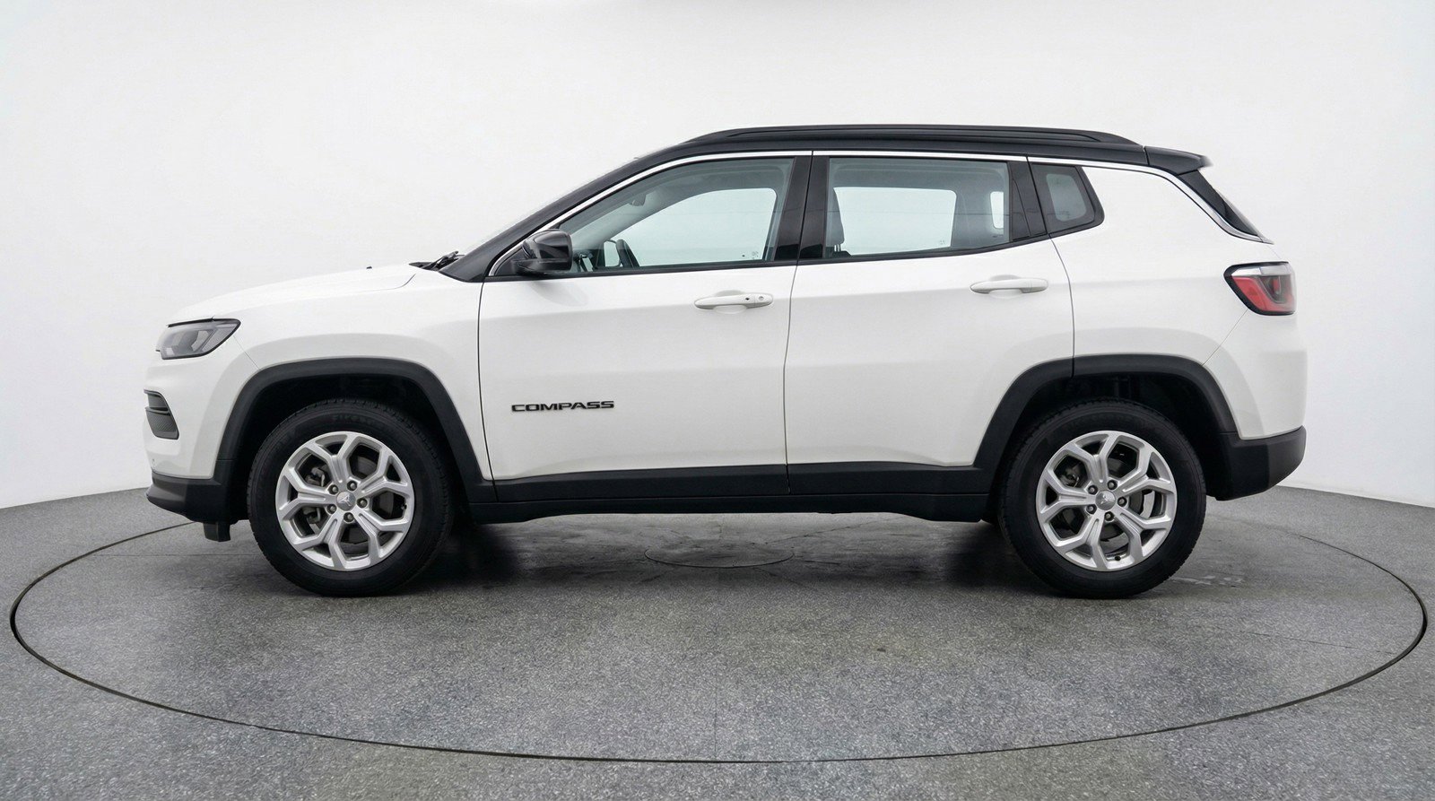 Used 2025 Jeep Compass Latitude image 5