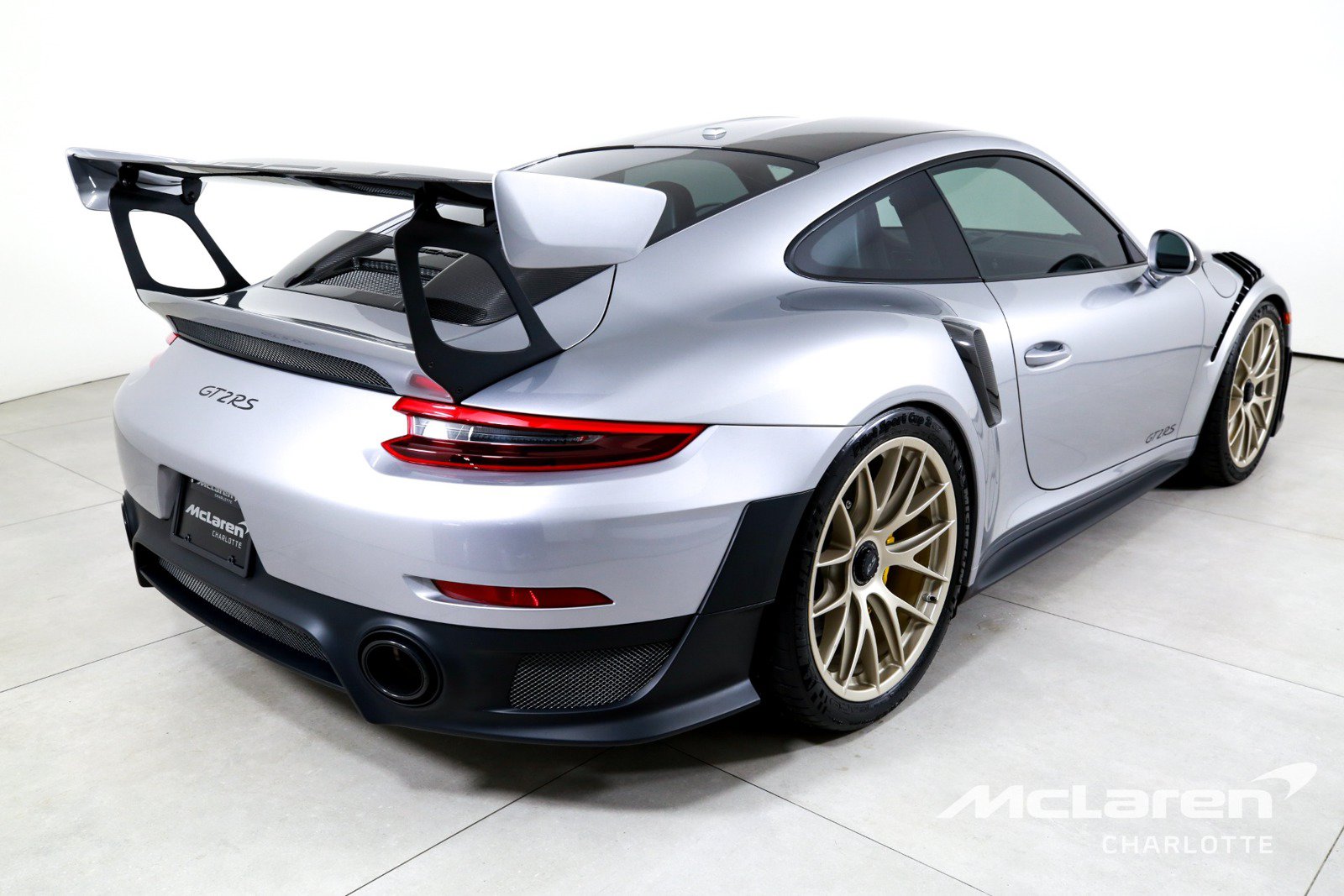 Used 2018 Porsche 911 GT2 RS w/ Weissach Package RWD image 8