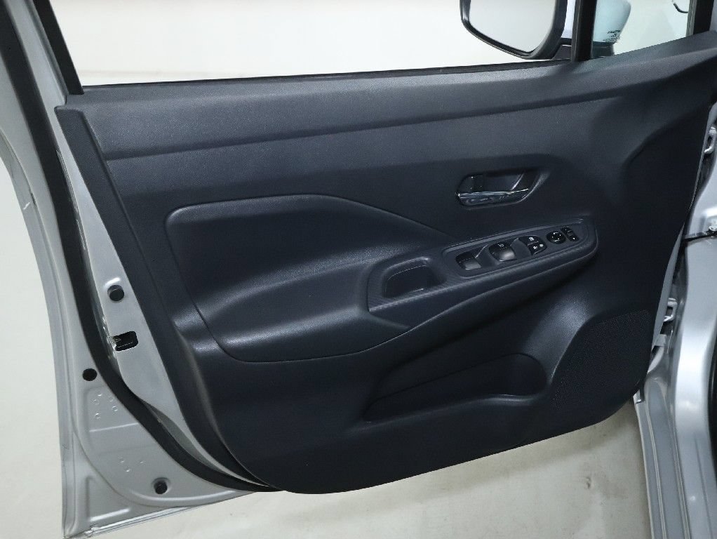 Used 2025 Nissan Versa SV FWD image 15