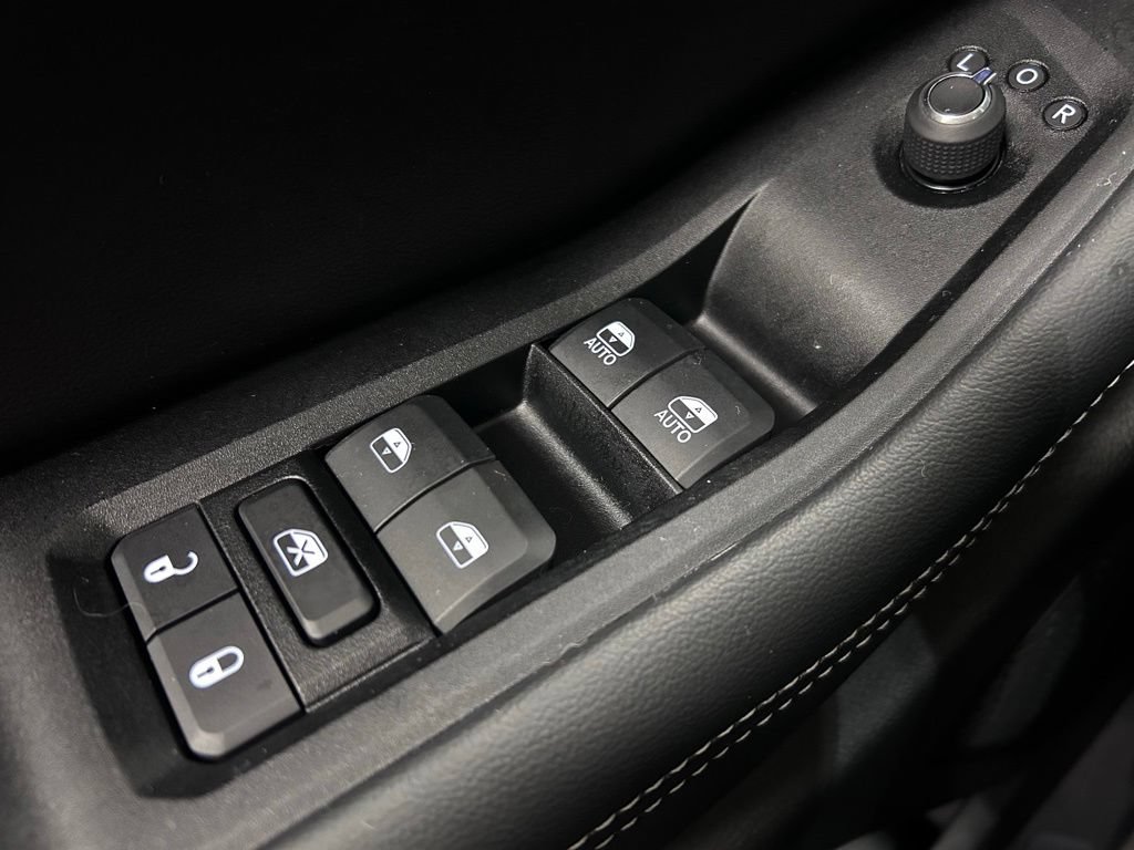 Used 2024 Jeep Grand Cherokee L Limited AWD/4WD image 5