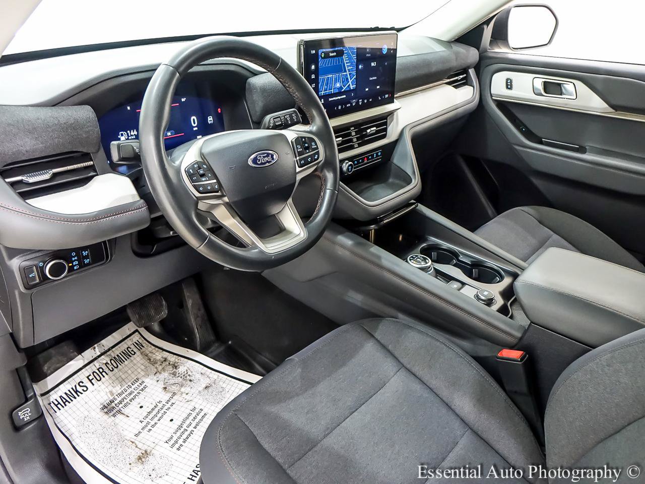 Used 2025 Ford Explorer Active AWD/4WD image 14