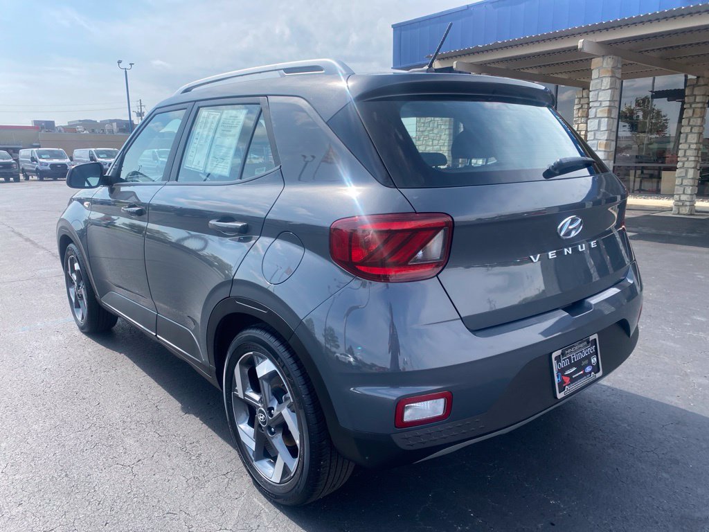 Used 2025 Hyundai Venue SEL FWD image 5