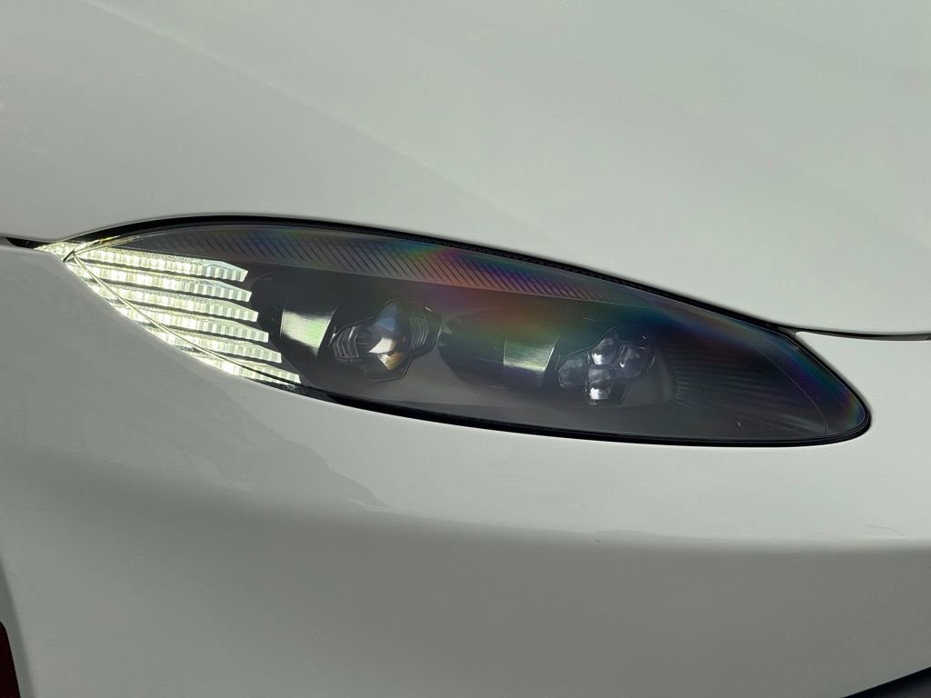 Used 2023 Aston Martin V8 Vantage Roadster image 32