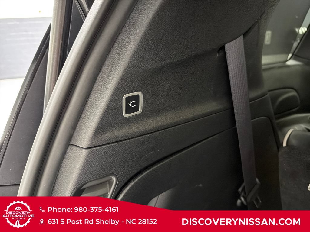 Used 2025 Chrysler Pacifica Limited FWD image 36