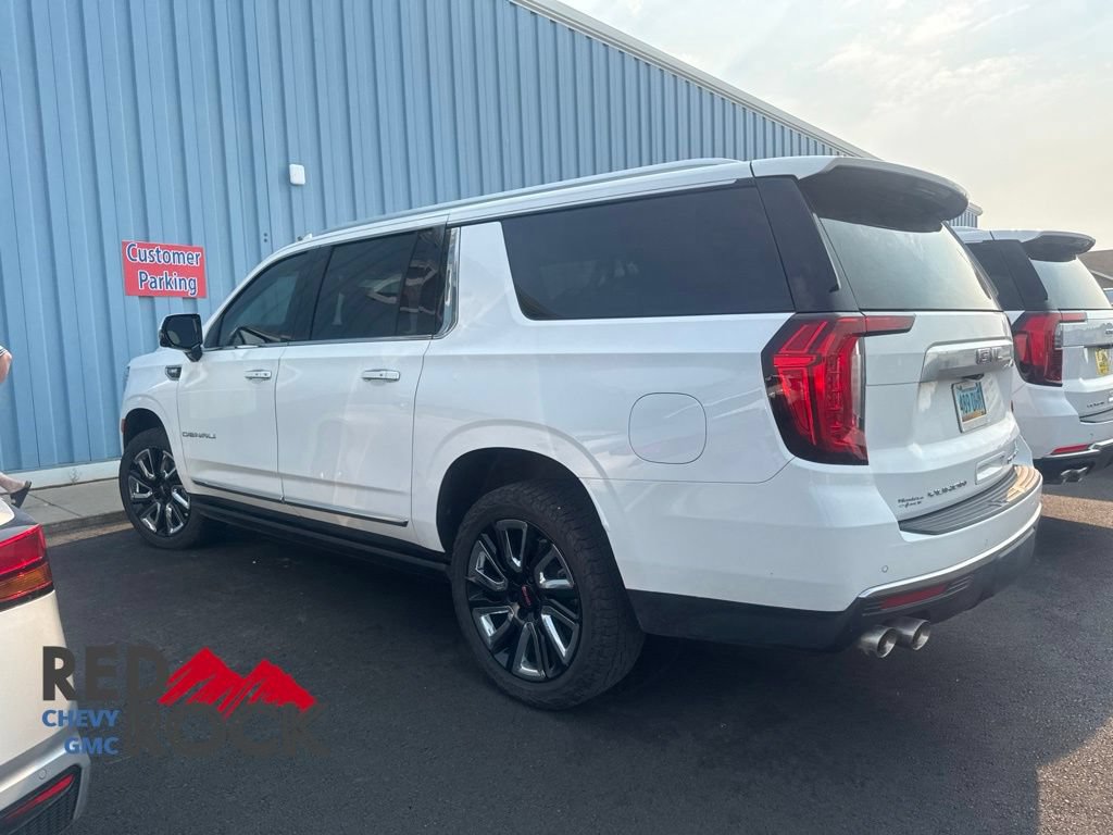 Used 2021 GMC Yukon XL Denali w/ Denali Ultimate Package AWD/4WD image 12
