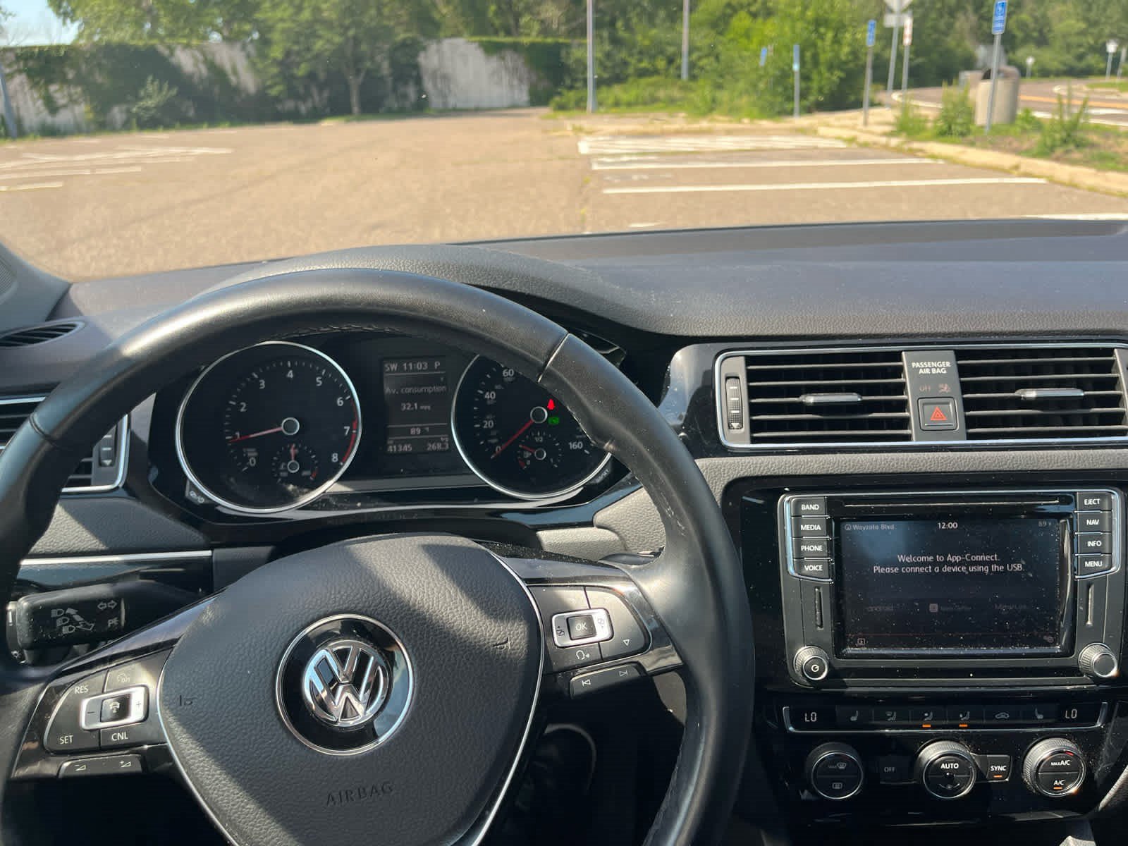 Used 2017 Volkswagen Jetta SEL FWD image 16