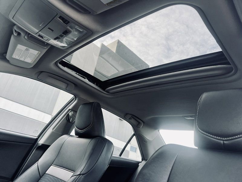 Used 2014 Toyota Camry SE w/ Moonroof Package image 7